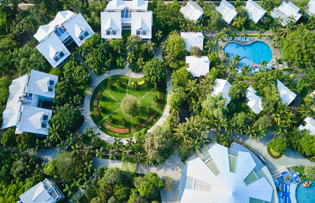 khách sạn Vũng Tàu có bãi biển riêng tràn ngập sắc xanh