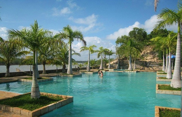 Khách sạn Vũng Tàu có bãi biển riêng và hồ bơi rộng 